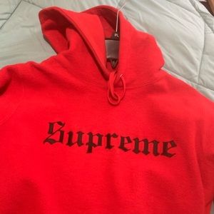100% AUTHENTIC SUPREME HOODIE SIZE SMALL